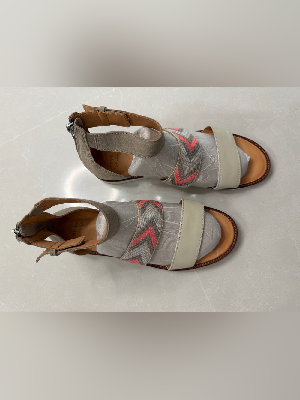 Frye & Co. Port 2 Band Flat Sandals Peach Multicolor Chevron Suede 8.5M - Picture 2 of 9